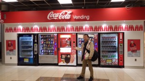アトランタ空港のコカコーラ自販機は他所よりも大きい？